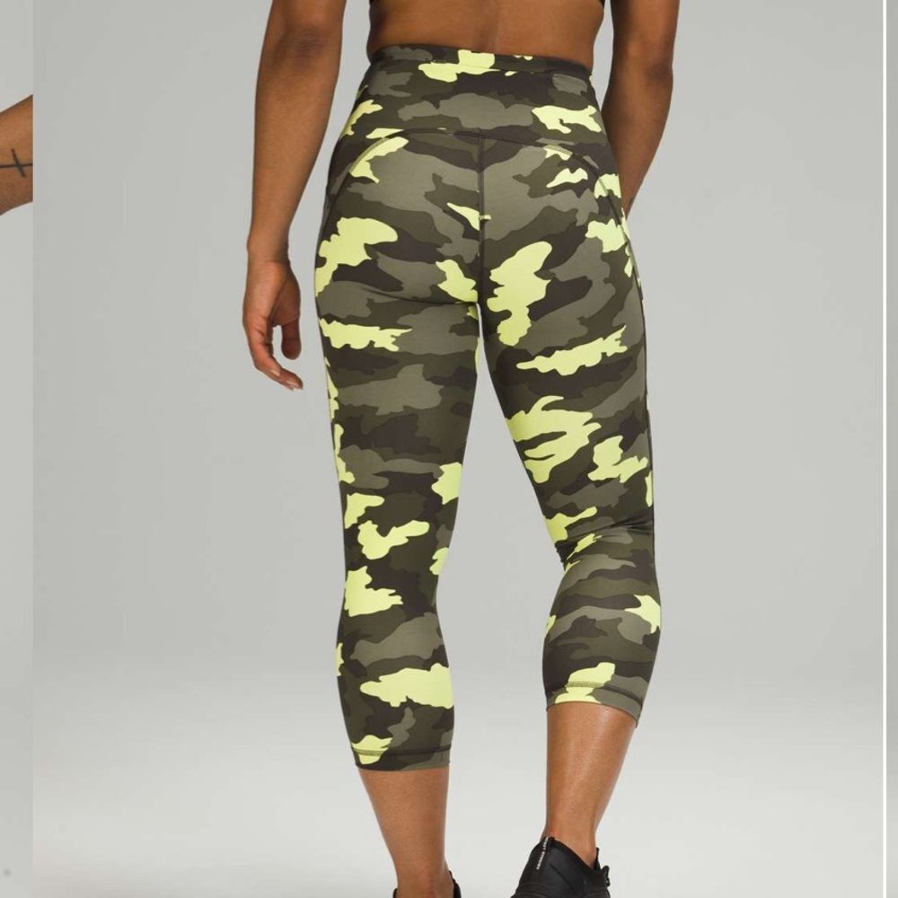 Lululemon Swift Speed High-Rise Crop 21"
Heritage 365 Camo Crispin Green Multi